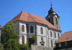 Stadtkirche Hildburghausen | Foto: <a href="https://commons.wikimedia.org/wiki/User:Michael_Sander">Michael Sander</a>, <a href="https://commons.wikimedia.org/wiki/File:Stadtkirche_Hildburghausen.JPG">Stadtkirche Hildburghausen</a>, <a href="https://creativecommons.org/licenses/by-sa/3.0/legalcode">CC BY-SA 3.0</a>